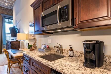Hip Urban Loft - Small Town Charm - 124 Lofts #1 West Dundee Buitenkant foto